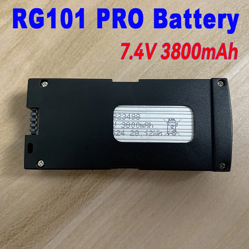 Trois batteries RG101 Pro X3 jaunes empilées, prêtes à être installées