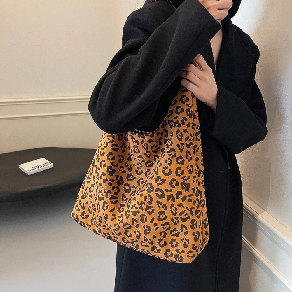 Women Leather Shoulder Bag Large Capacity Chic Hobo Bag with Small Purse Casual Tote Purse Hasp Closure Fashion Shopping Bag