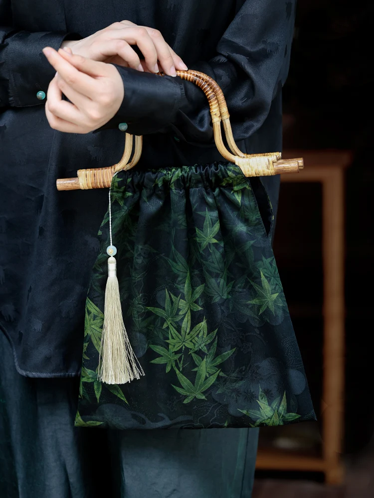 

High Quality Handmade Real Silk Xiangyun Yarn New Chinese Artistic Bamboo Hand Bag