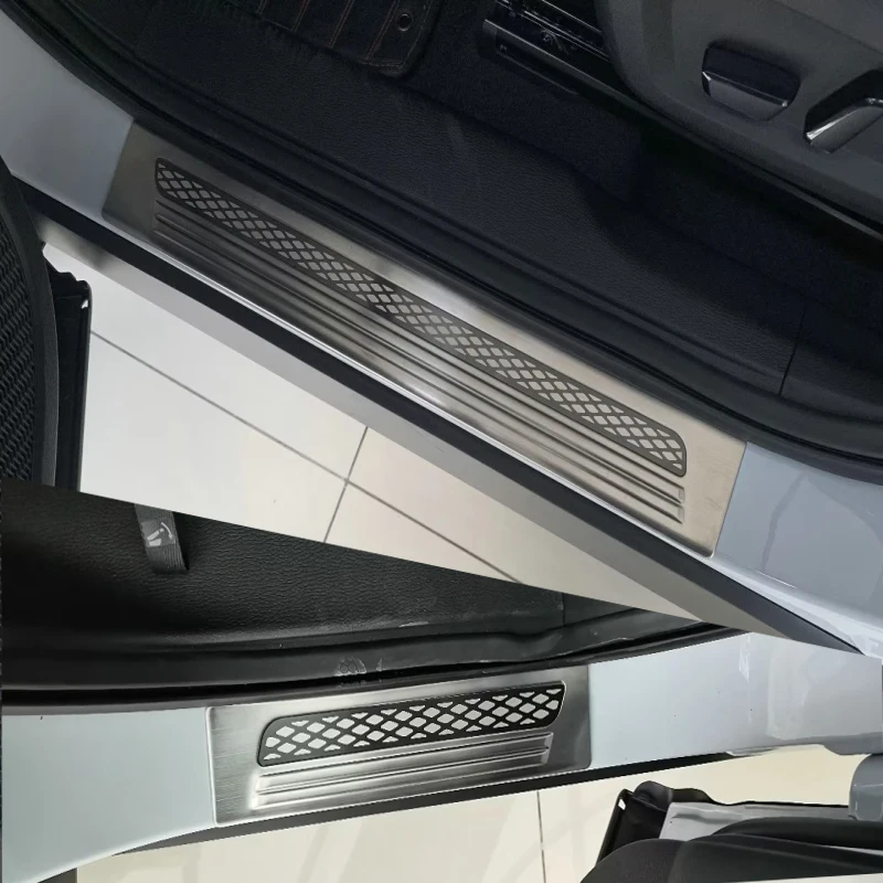 

Накладка на порог для наружной двери Mitsubishi Outlander 2022 2023