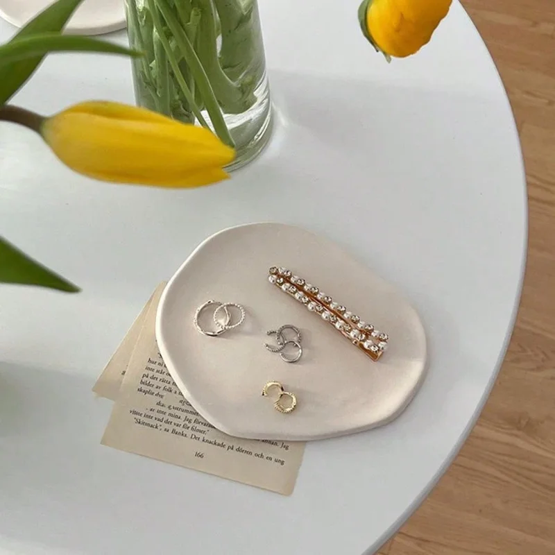 1pc Elegant White Jewelry Tray Organizing Rings Earrings Necklaces and Bracelets Durable and Stylish Jewelry Di resin jewellery tray jewelry display tray