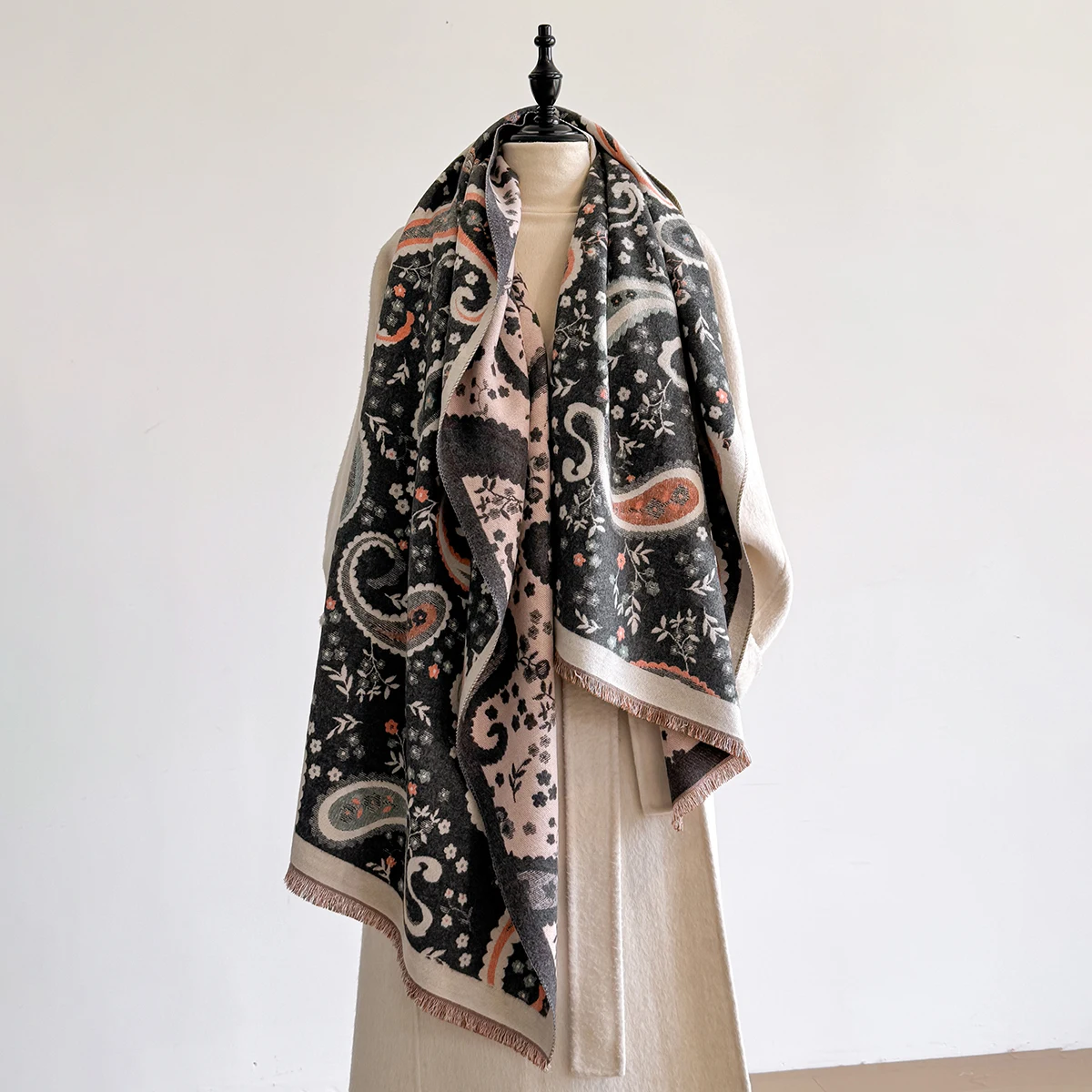 Women Cashmere Scarf Winter Paisley Patterned Thick  Warm Blanket Scarf Cashew Flower Scarves Fashionable and Luxurious