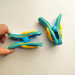 Set of 2 Versatile Towel and Quilt Clips (Flip-Flops)