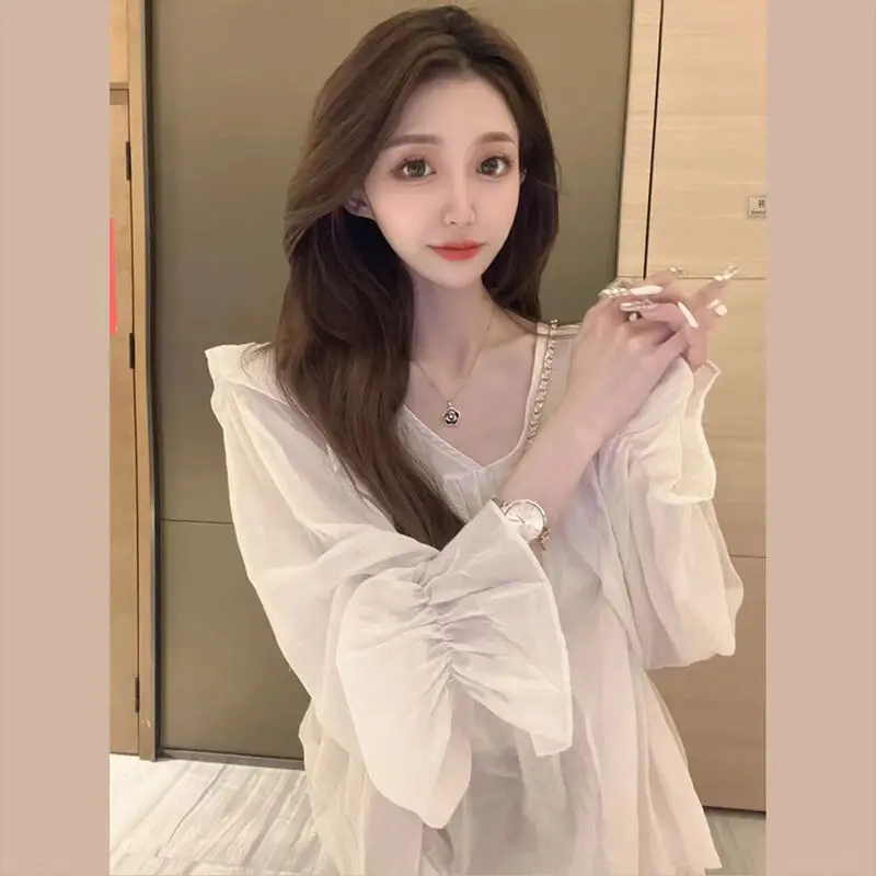 Szyfonowa koszula z marszczeniami dla kobiet na wiosnę i jesień w nowym stylu Francuski duży rozmiar luźny wyszczuplający top z dekoltem w szpic