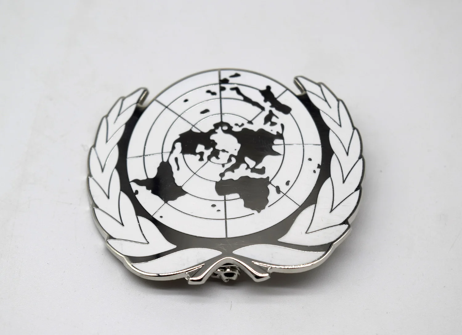 Siliver United Nations Peacekeeping Force UN BLUE BERET Hat Badge