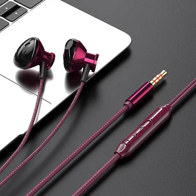 Wired Headphones With Microphone Wire-Controlled Metal In-Ear Headphones Music Sport Earphones Gaming Headset Volume Control RED