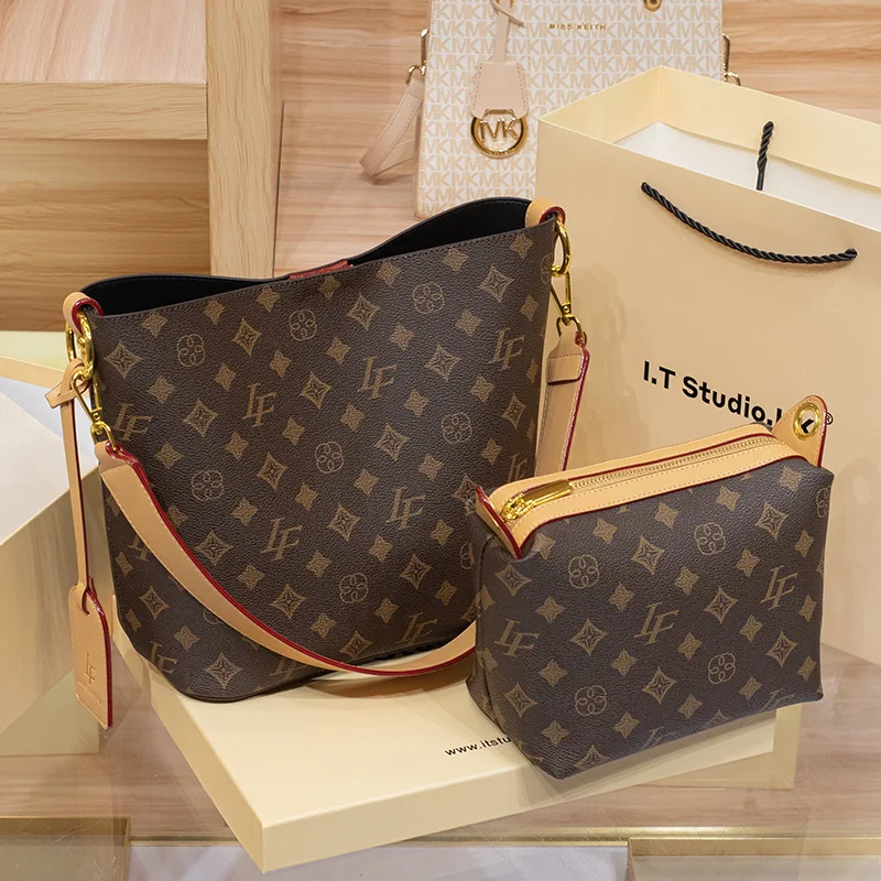 

Fashion Brand Internet Celebrity Lao Hua Women's Commuting Mother Bag Single Shoulder Crossbody Armpit Soft Leather Bucket Bag