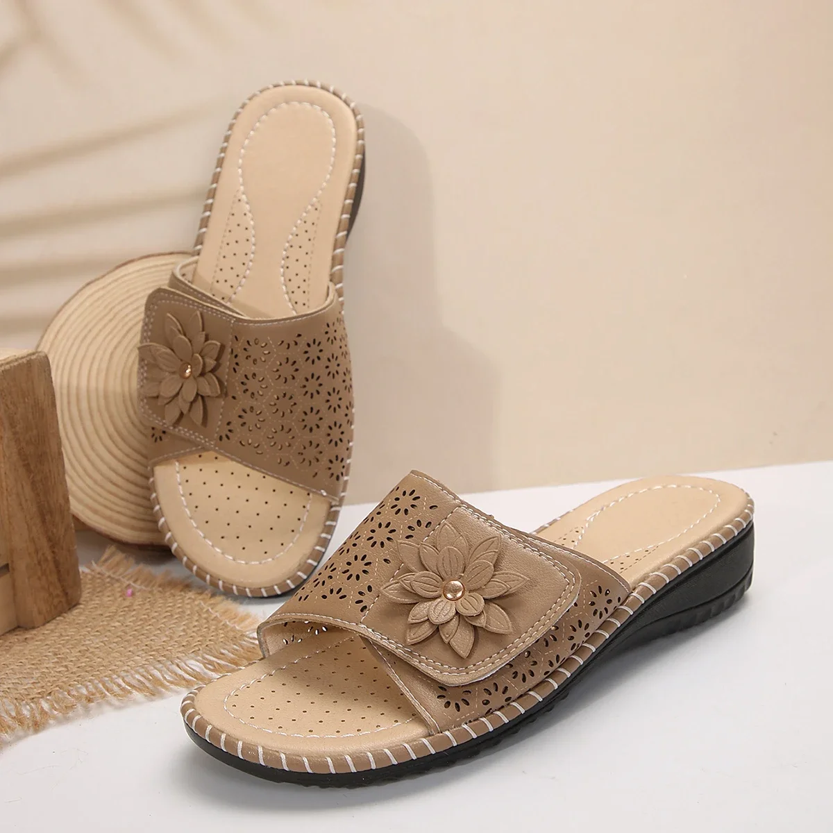 

Summer 2024 New Women Designer Brand Flat Slippers Woven with Comfortable Women's Shoes Casual Bottom Slippers Woman Shoes