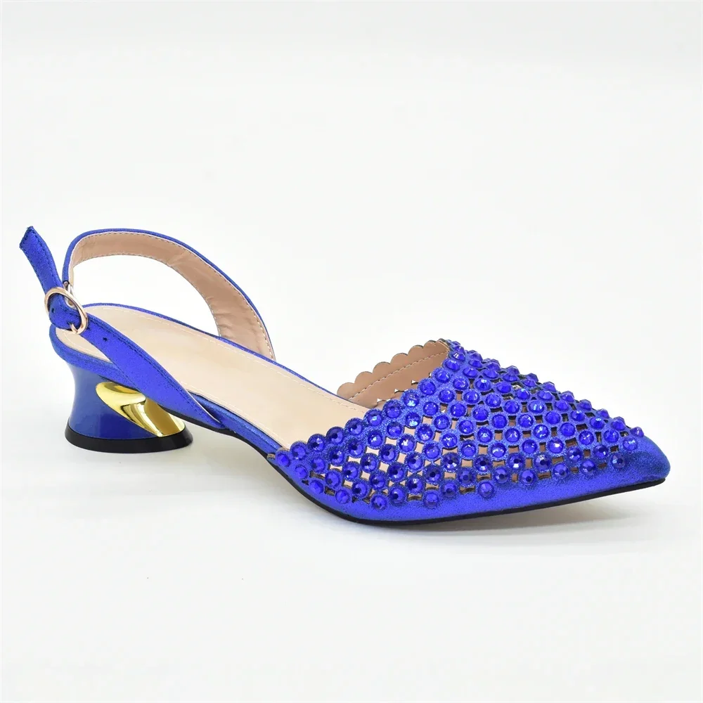 أحذية إيطالية مع مجموعة حقائب متطابقة مزينة بحجر ا...