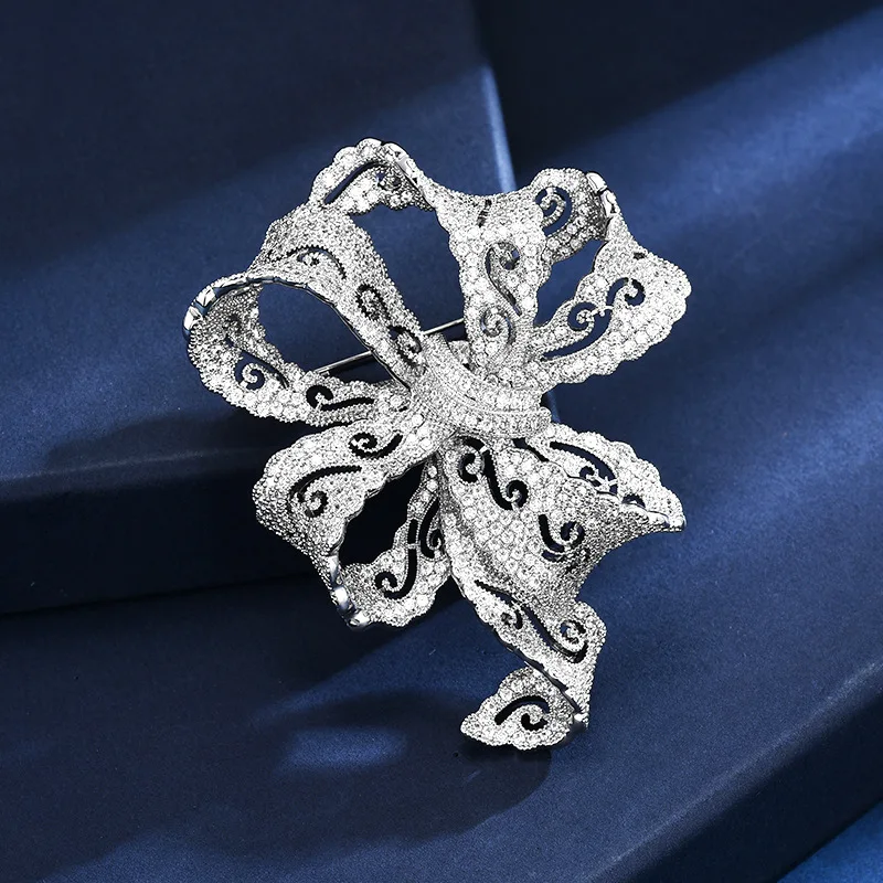 

Elegant Luxury Austrian Crystal Hollow Bowknot Brooches for Women and Men Clothing Accessories Pins Wedding Jewelry Corsage
