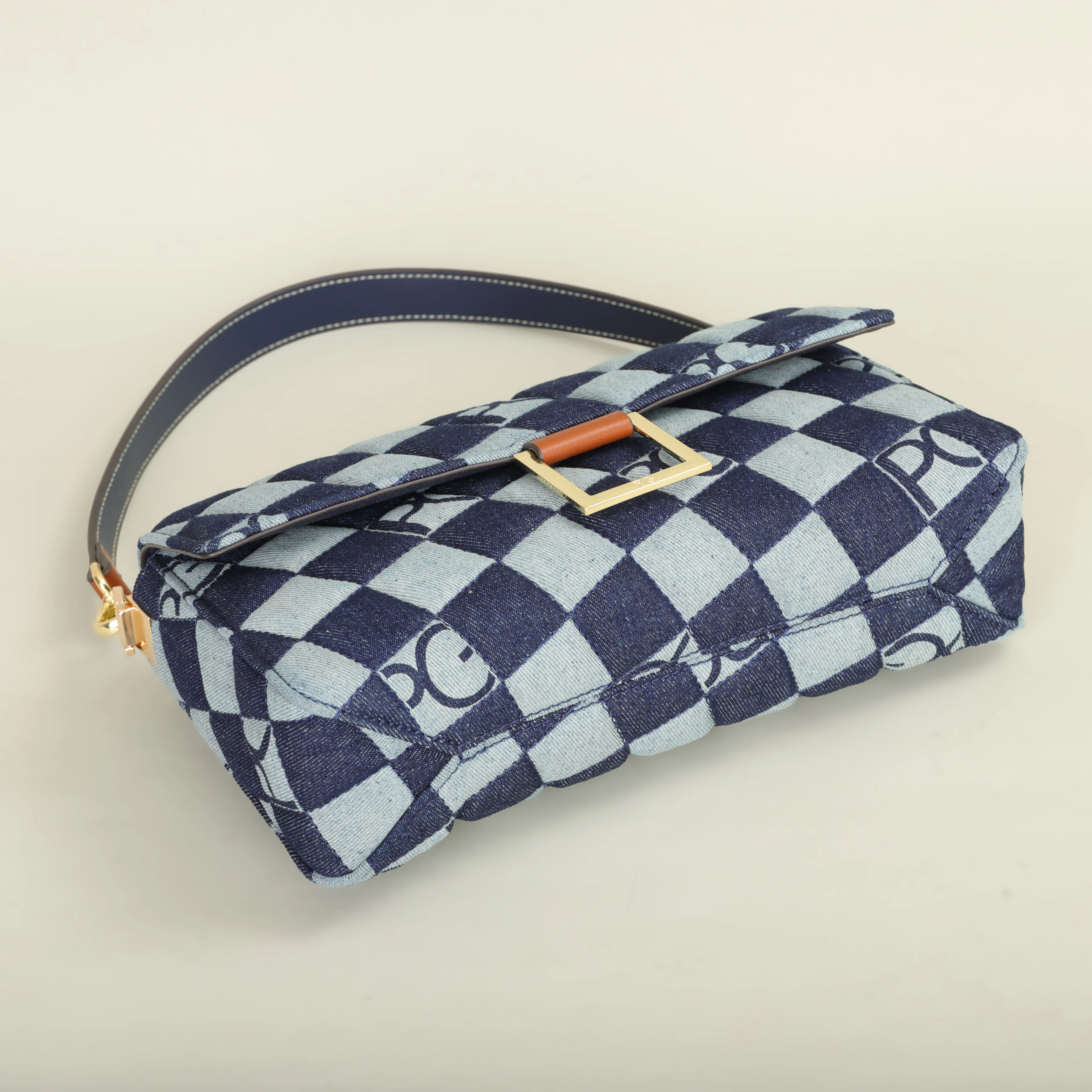 Chic letter design crossbody bag