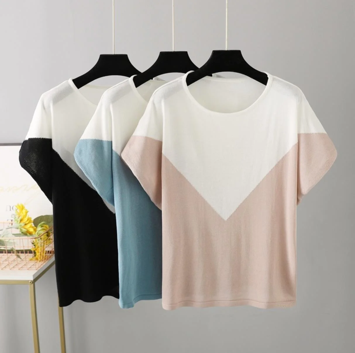 

Ice Silk Contrast Knitted Round Neck T-shirt for Women