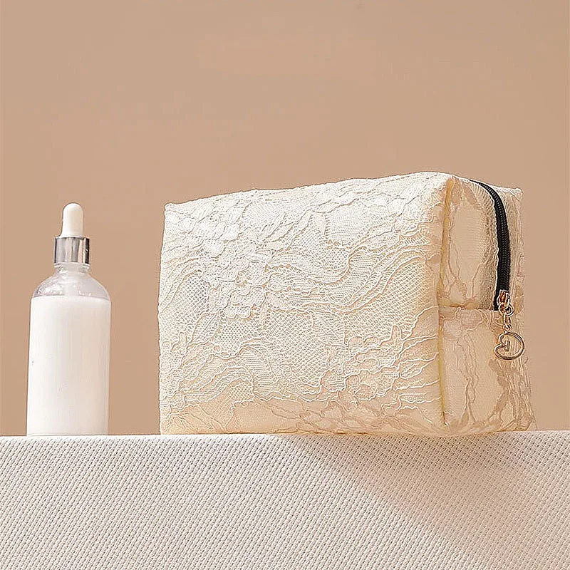 Necessaire de maquilhagem em renda e rede para viagem_voghion.com
