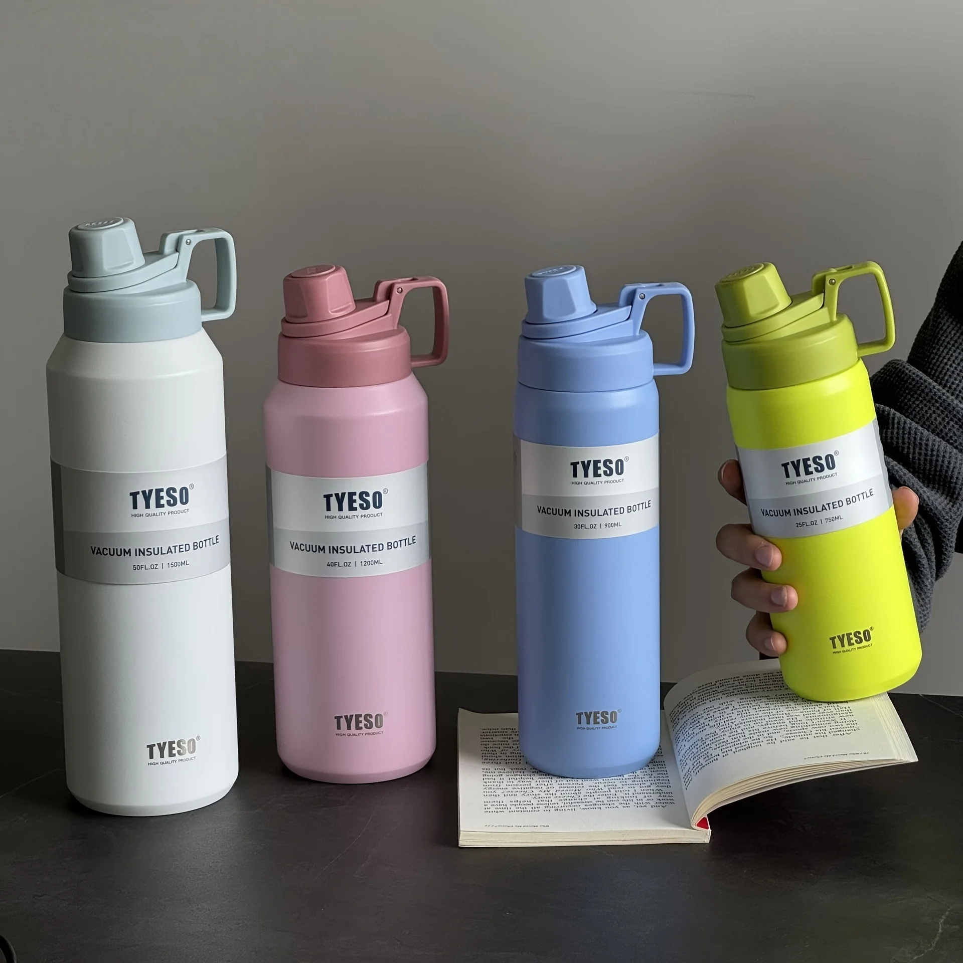 Minimalist Stainless Steel Insulated Water Bottle with Handle, 900ML