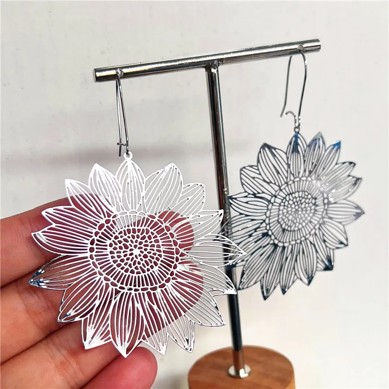 

Silver Hollow Sunflower Pendant Earrings Halloween Wedding Banquet Festival Gifts For Men And Women Daily Jewelry