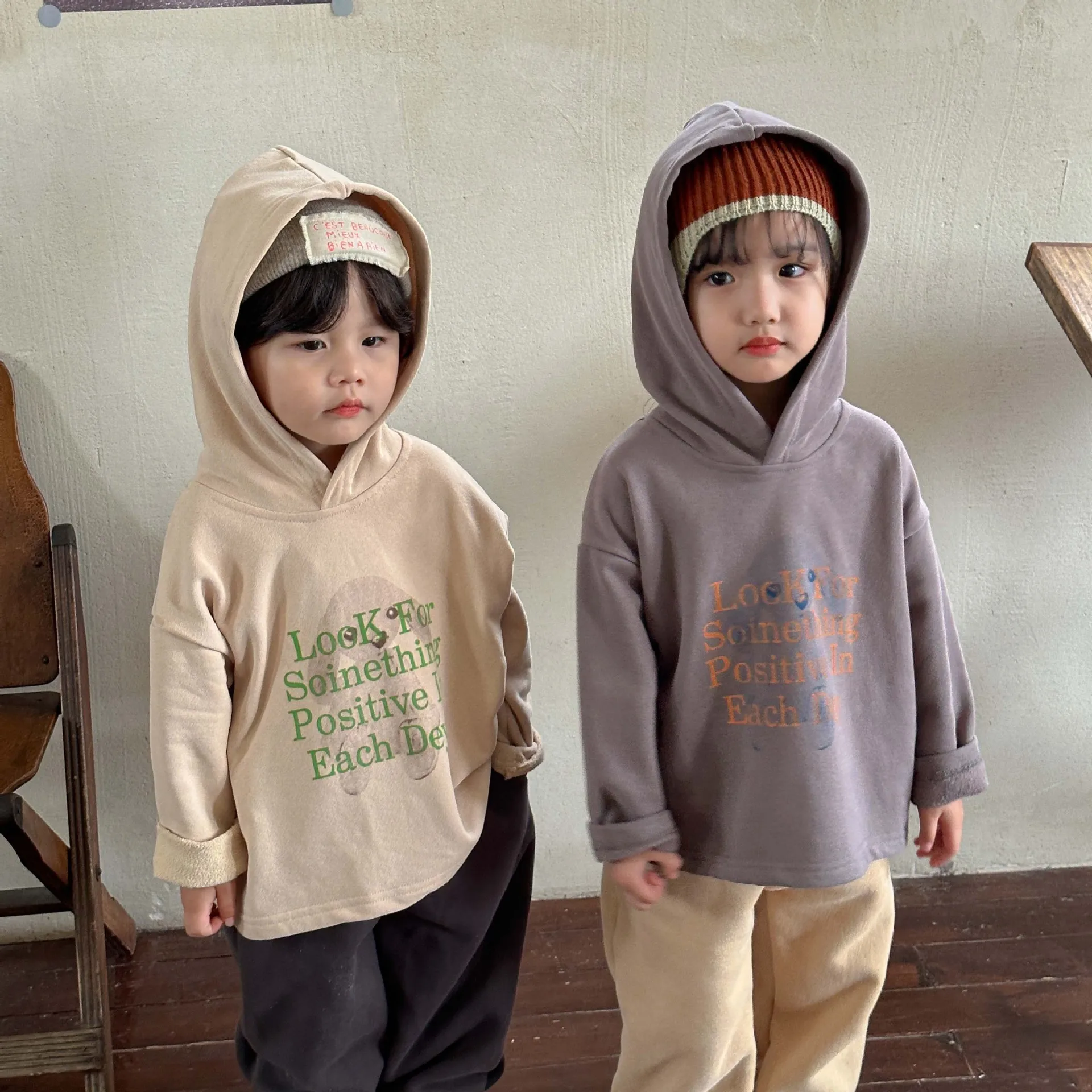 

2023 Autumn New Children Long Sleeve Hooded Plush Sweatshirt Cotton Baby Boys Girls Letter Casual Loose Hoodie Tops Kids Clothes