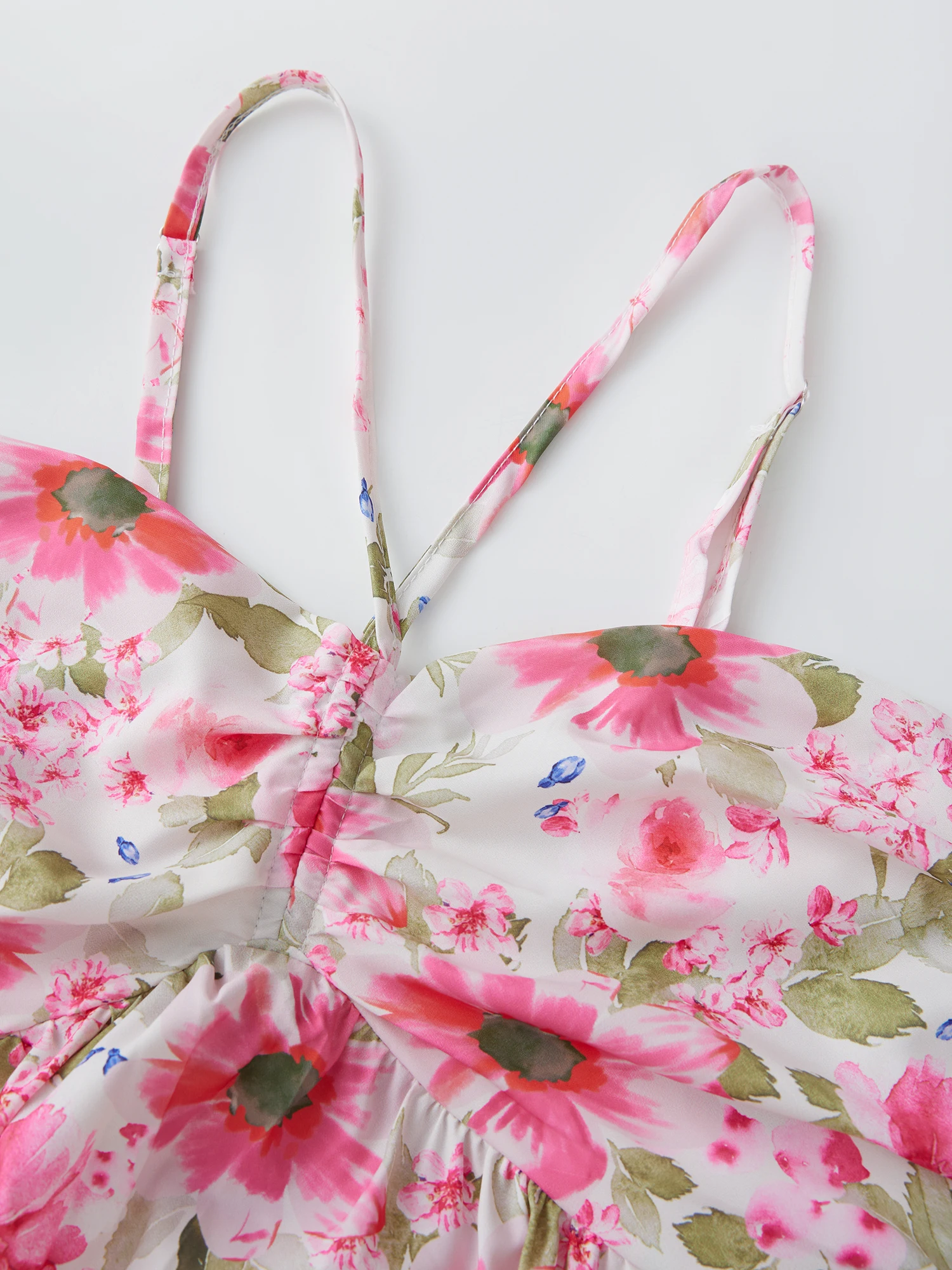 Elegant Floral Print Halter Neck Maxi Dress with Ruched Detail and Open Back Design Perfect for Summer Beach Outings