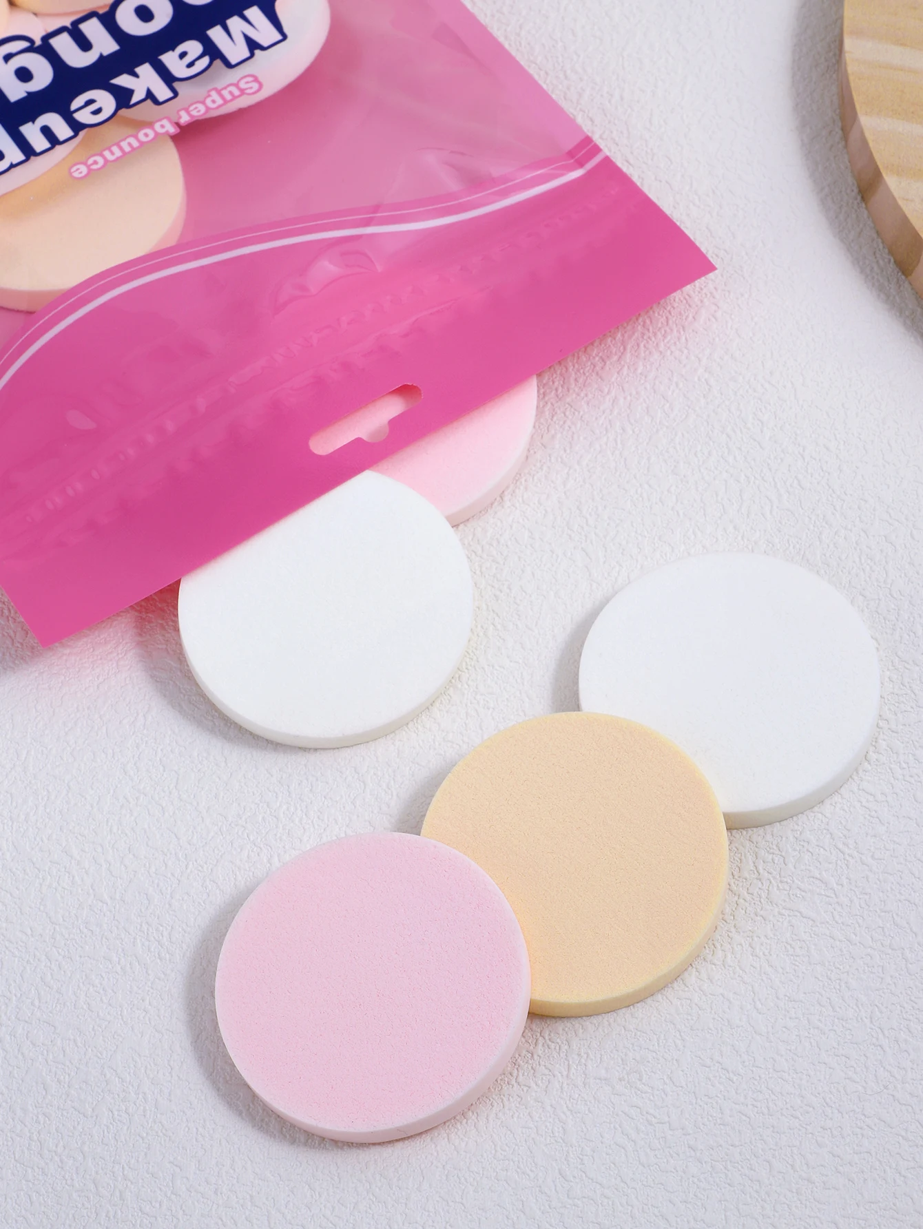 16/ Pack, colorful dry and wet makeup powder puff, round makeup sponge soft facial foundation and make-up tools. 2
