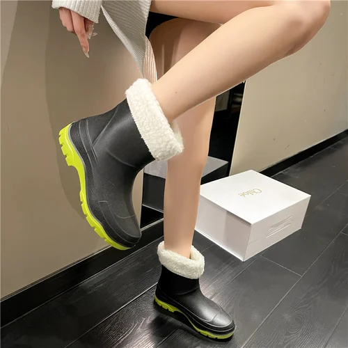 일본 패션 장화 여성 사계절 따뜻한 양털 안감 짧은 튜브 장화 야외 작업 주방 내마모성 두꺼운 밑창 고무 신발 물 신발 4