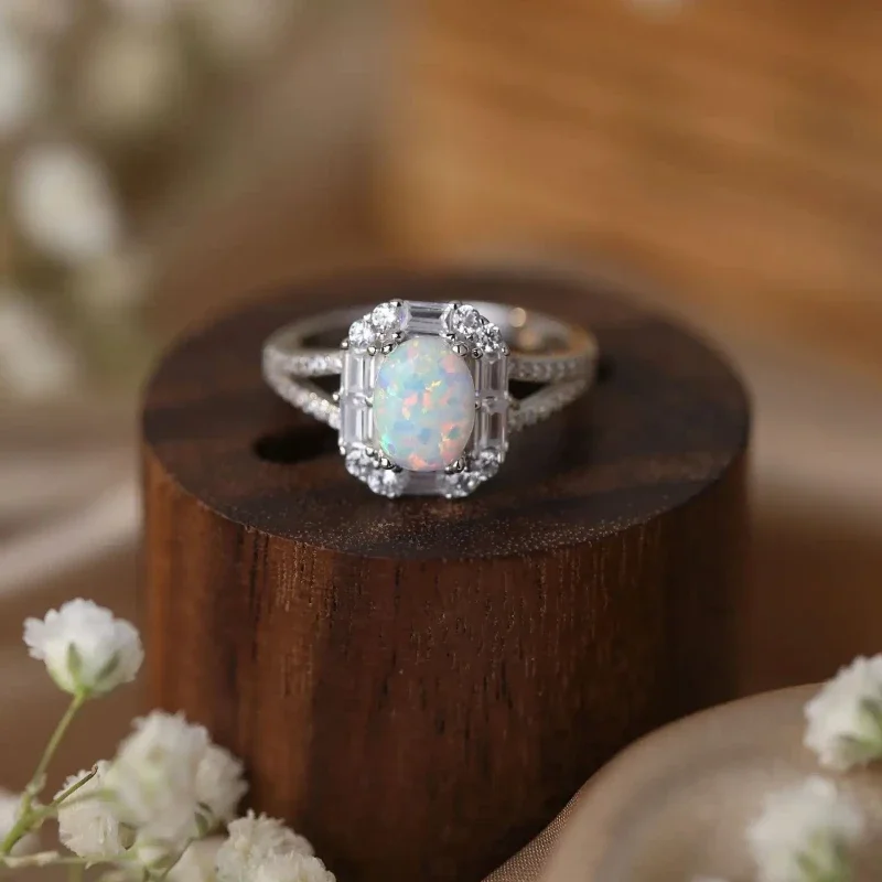 

Кольцо из серебра 2023 пробы с простым и индивидуальным белым австралийским драгоценным камнем