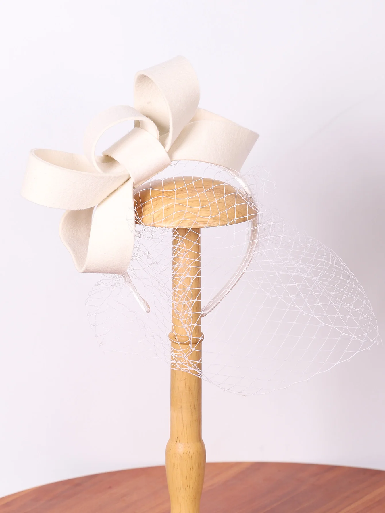 Elegant White Wool Felt Fascinator with Veil and Bowknot - Perfect for Weddings, Tea Parties, and Church Events