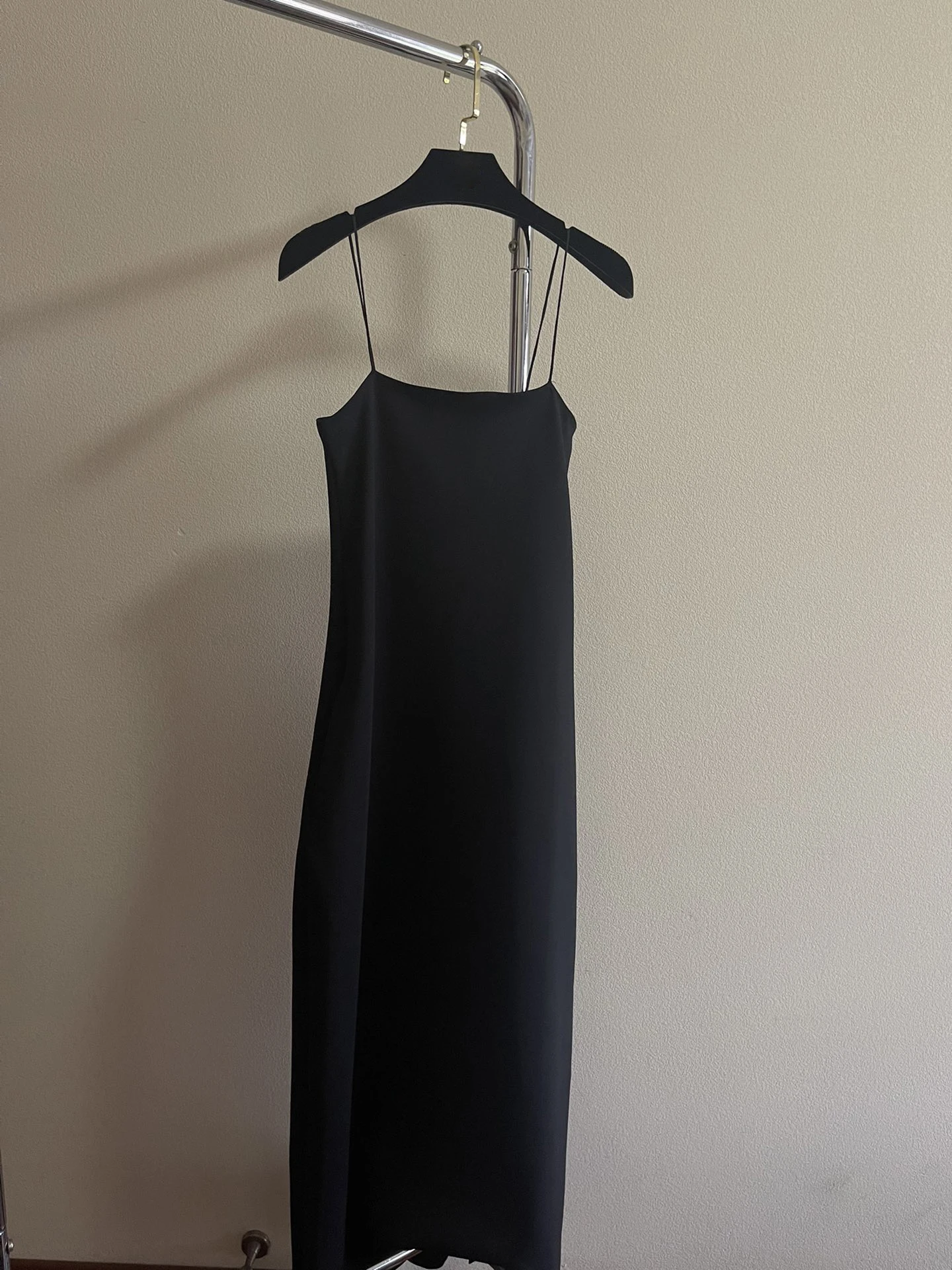 

2023Spring and summer suspender skirt with a high sense of dress just right small