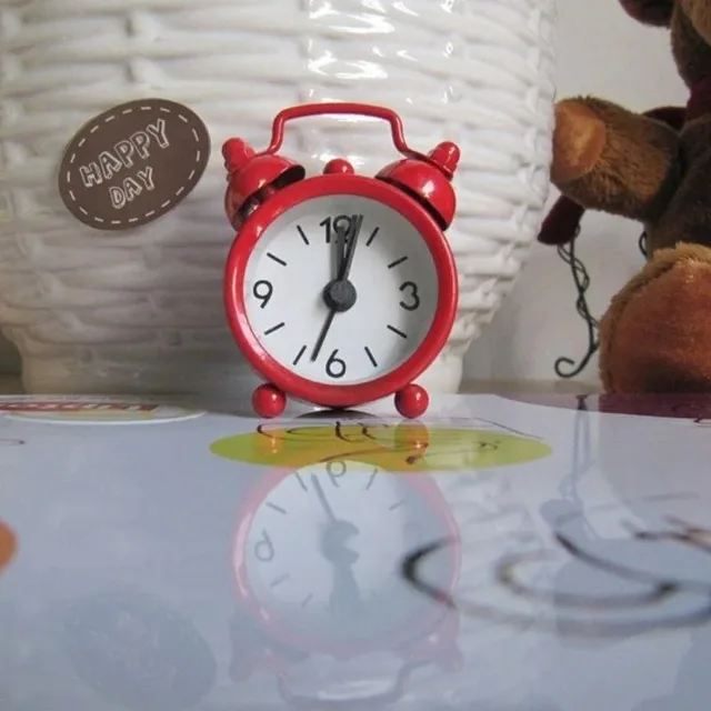 Mini sveglia in metallo da 40 mm, portatile, per la casa, all'aperto, adorabile orologio da cartone animato, regalo retrò per bambini, amici, sveglia in metallo 5