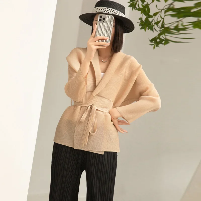 Miyake Pleated Coat Women's Spring and Autumn New 2024 Fashionable Temperament Design Lapel Waist Tie Versatile Short Coat miyake pleated fashion printed small coat for women spring autumn handmade pleated suit collar order one button outerwear tops