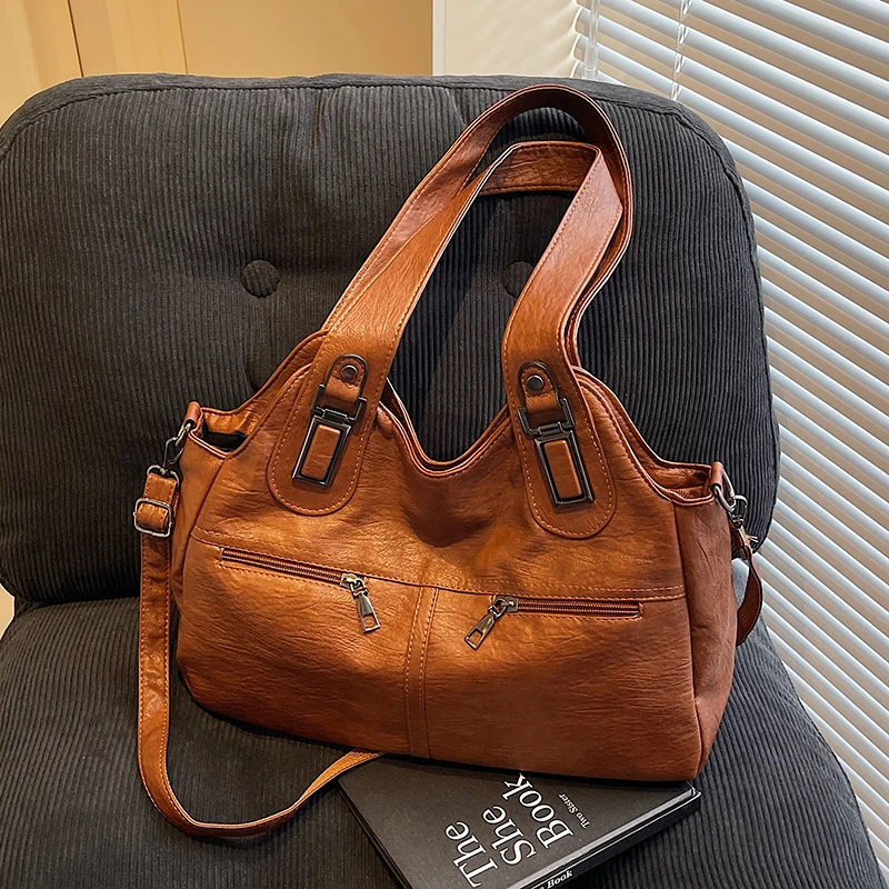 Fashionable women’s large-capacity handbag with casual crossbody design, perfect for commuting and daily style.
