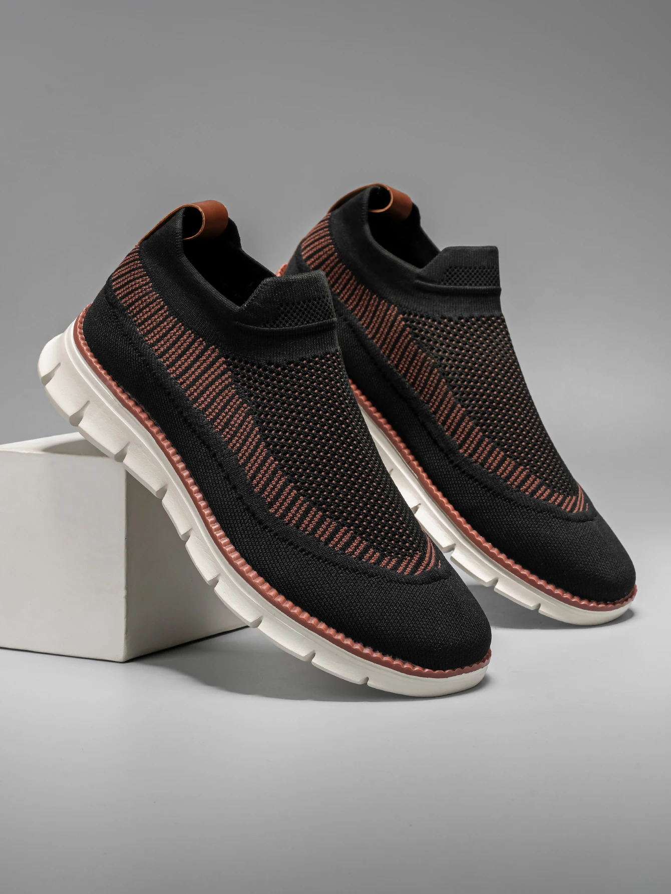 Herren-Slip-On-Schuhe in großen Größen, Outdoor-Wanderschuhe, bequeme, lässige, vielseitige, modische Trainingsschuhe für Paare – Detail 5
