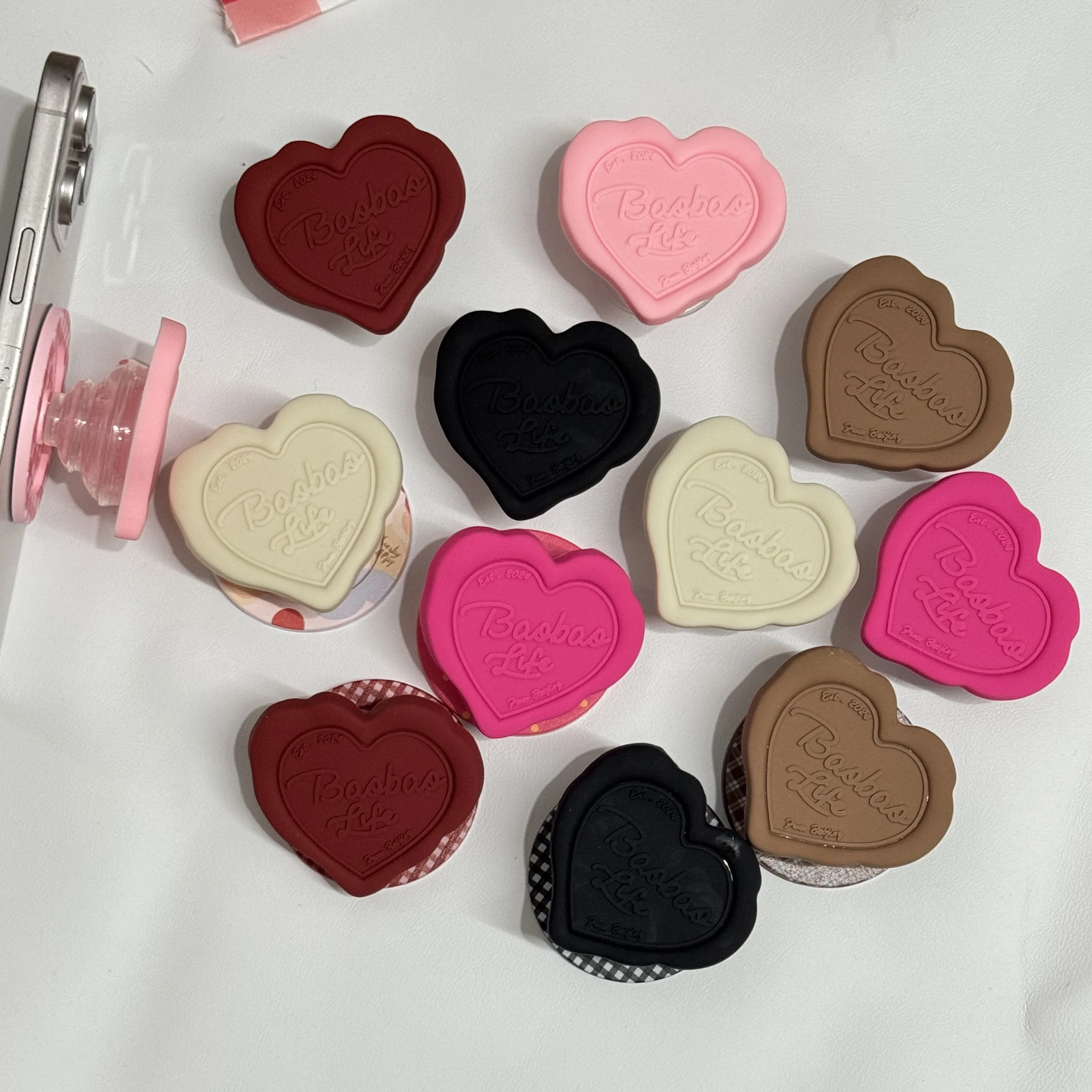 Support de téléphone en silicone mignon coréen en forme de cœur, compatible avec iPhone 17, Samsung, accessoires universels, support de téléphone à poignée
