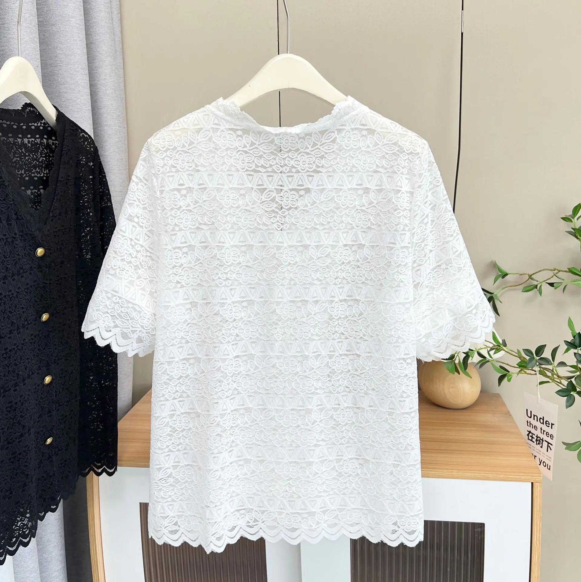100KG Summer Blouses New Stylish And Elegant V-neck Lace Short Sleeved Plus Size Women's air-conditioned Shirt 2510