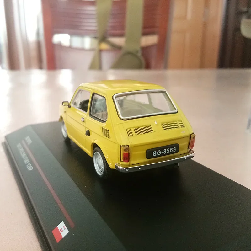 ミニカー TIN TOYS DIE CAST MODERN SALOON CAR FIAT Fiat 500 Nuova Cabrio Red 1/24 Diecast Model Car by Motormax