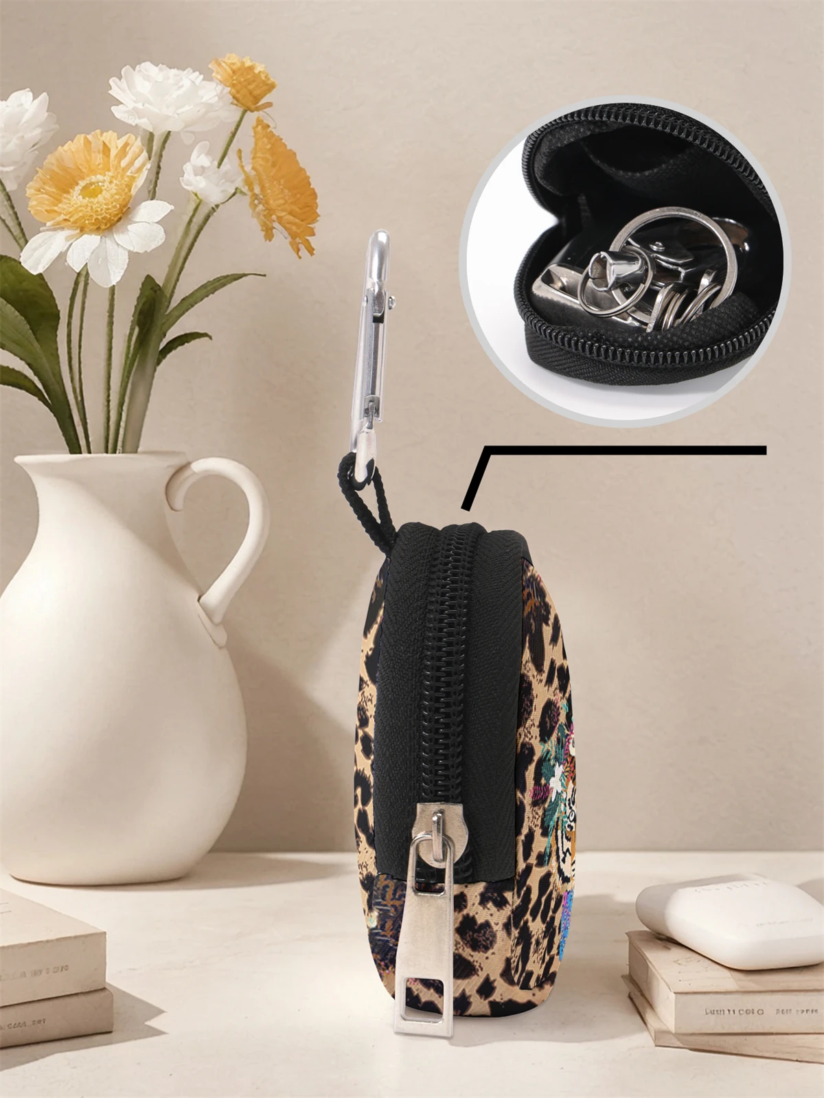 Tiger leopard print mini wallet, zipper change bag with hook clip, headphone key bag, suitable for men and women