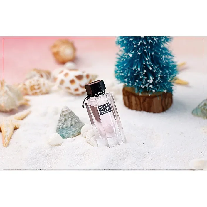 Snail shells and star decorated photography props
