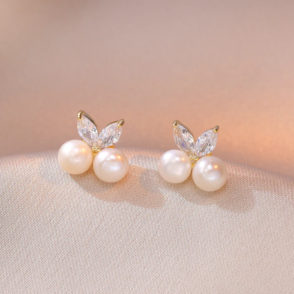 

Fashionable delicate sweet freshwater pearl butterfly stud earrings for women