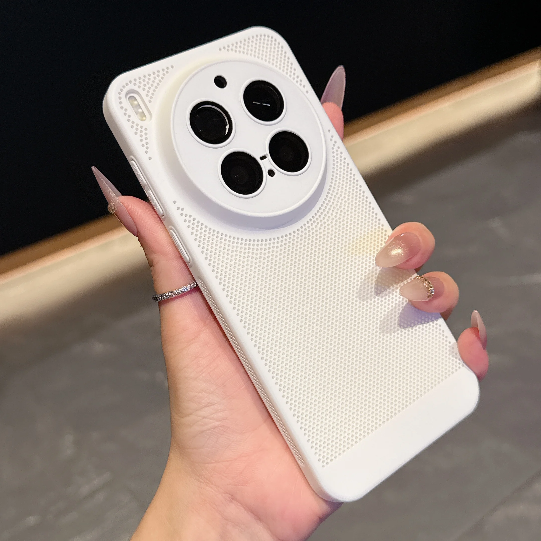 Breathable Mesh Cooling Heat Dissipation Matte PC Case with Glass Lens Protection