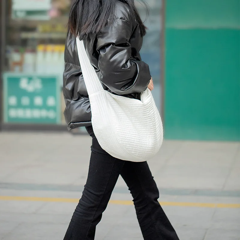 Cat Bag Portable Crossbody Breathable Cat Bag Pet Backpack Hand-held Canvas Crossbody Sling Comfort Tote Dog