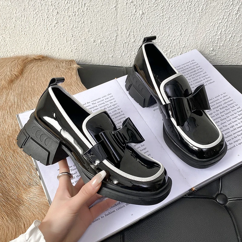 

Женские кожаные туфли на платформе, новые туфли мэри джейн с бантом в британском стиле, модные массивные туфли, лакированная повседневная обувь для отпуска с квадратным носком, 2022