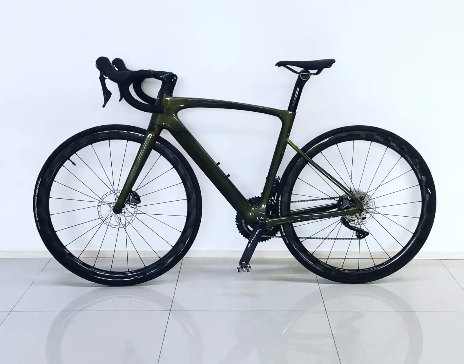 Velo de route ultraleger en carbone a 11 vitesses 58CM 140MM R7020
