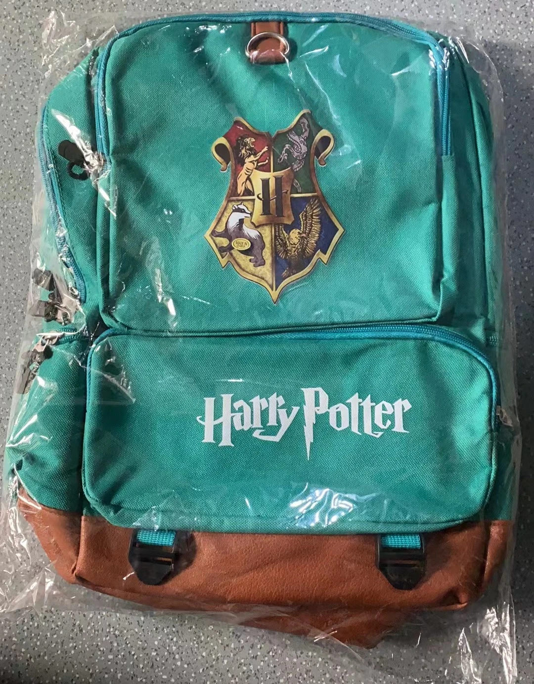 thumbnail image 1 of 2025 Mochila escolar de Harry Potter con insignia, mochila para ordenador portátil, papelería, mochila de Hogwarts, mochila de viaje para ordenador, mochila para estudiantes, juguete de acción, 1 of 5