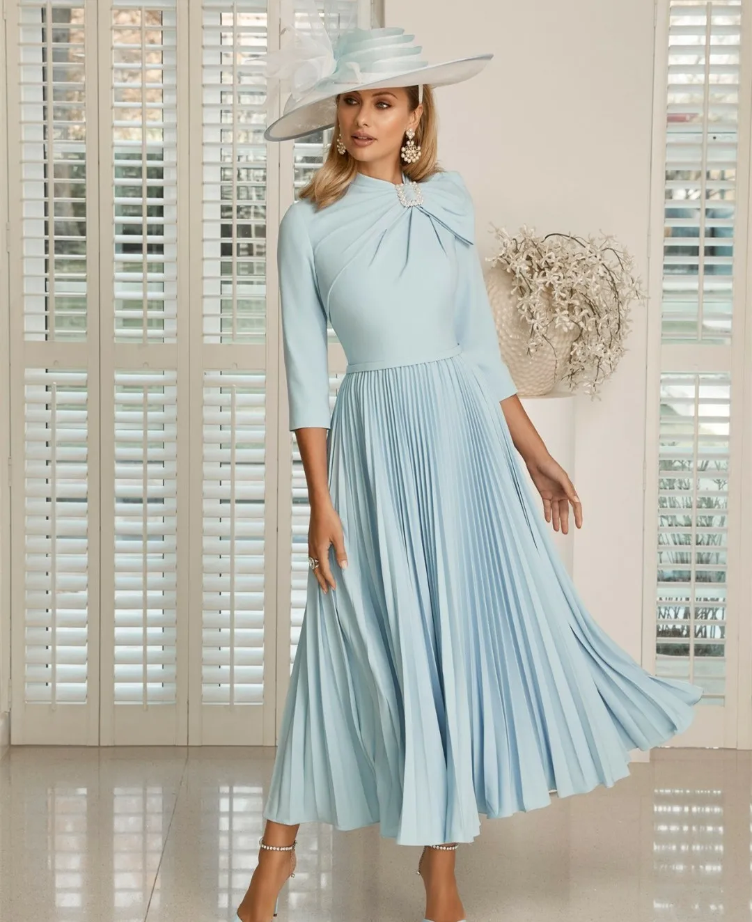 

Elegant Short Crepe Light Blue Mother of the Brides Dresses With Bow A-Line 3/4 Sleeves Tea Length Godmother Dress for Women