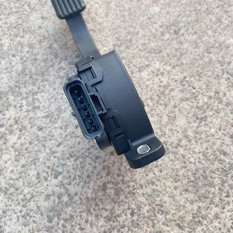 Suitable for Buick New Kaiyue 1.5 accelerator pedal accelerator pedal sensor 26671409