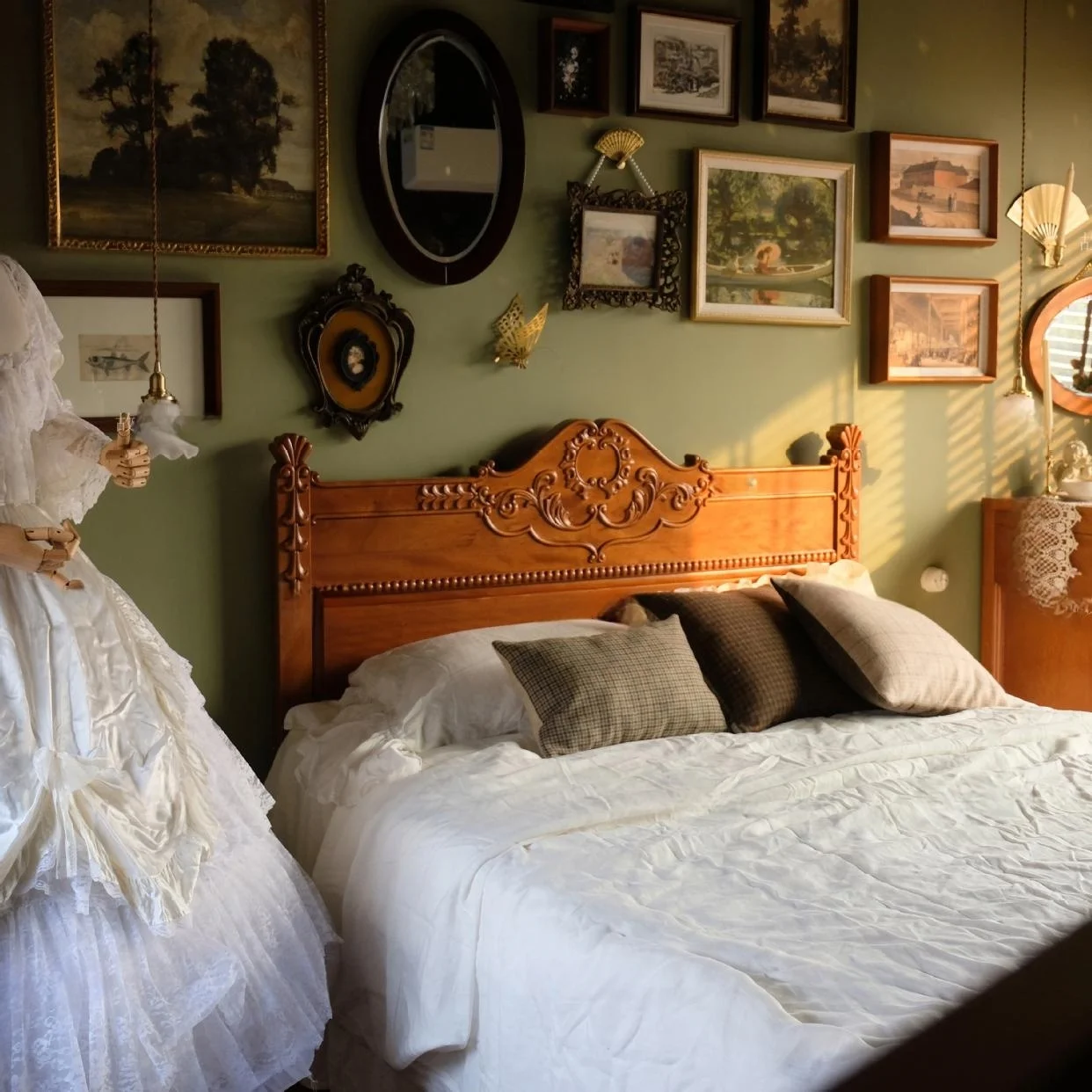 Camille's Love Letter Diary All Solid Wood Double Bed Vintage Log Carved Light Luxury 8