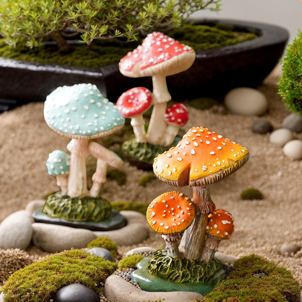1PC, three-dimensional simulation of three small mushroom decorative ornaments, resin material garden decorative ornaments
