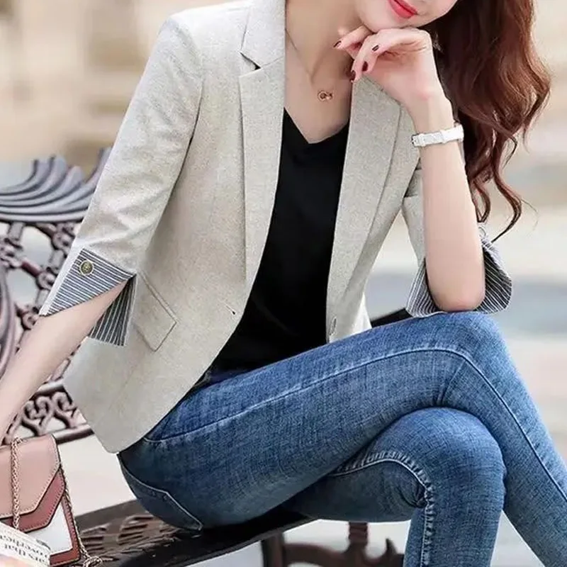 Рисунок 6 - Женское приталенное пальто на одной пуговице