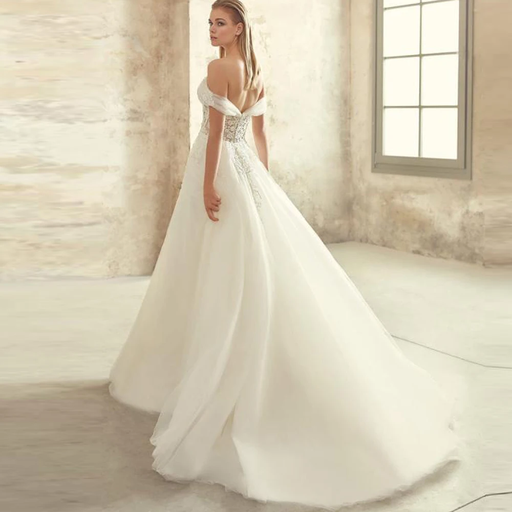 Рисунок 2 - Женское свадебное платье с открытыми плечами LaBoum