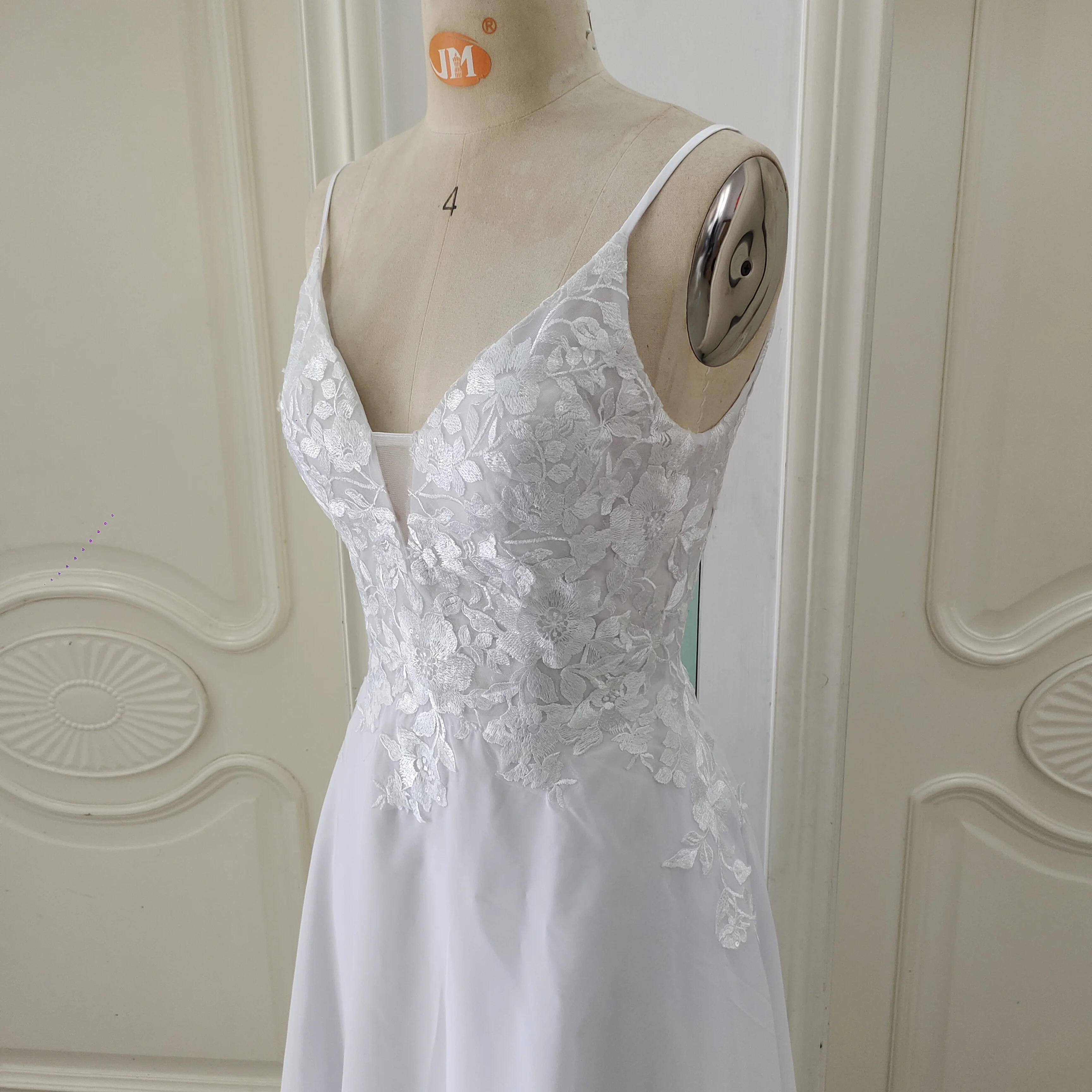 Customized ZJ6032 Chiffon Wedding Dresses for Women 2025 Summer New Sleeveless Bridal Gowns with Lace New Court Train 5