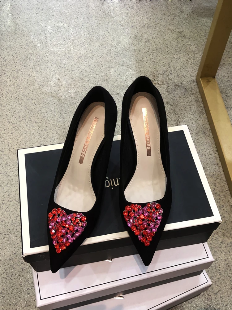 Diamond pointed high heels for women's new design sense, niche internet celebrity temperament, black slim heel shoes