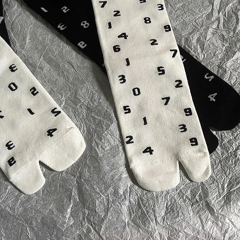 

New Black And White Digital Pattern Split Toe Socks Couple Style Creative Two-Toe Socks Versatile Socks For Men And Women